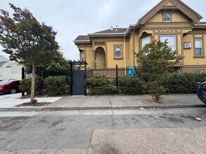 Building Photo - 731 Willow St