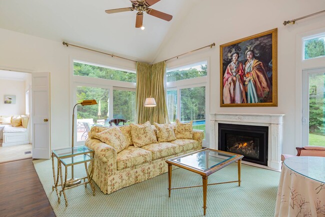 Building Photo - 6 Tall Tree Ct