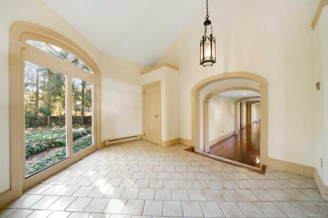 Building Photo - 100 Willow Lake Dr