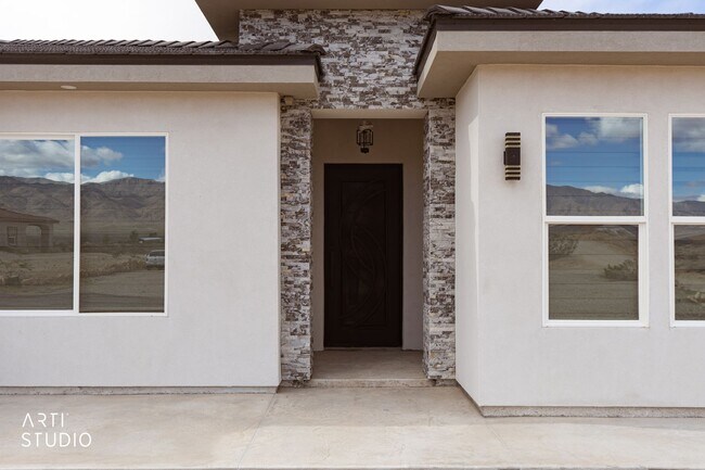 Foto del edificio - Beautiful, Brand-New 4 Bedroom Home in Scenic AZ