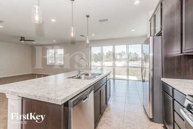 Building Photo - 2017 Amberly Dr