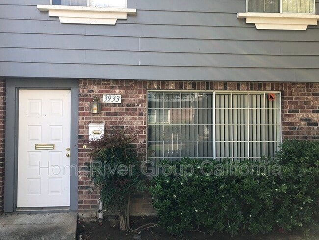 Building Photo - 3933 Oak Villa Cir