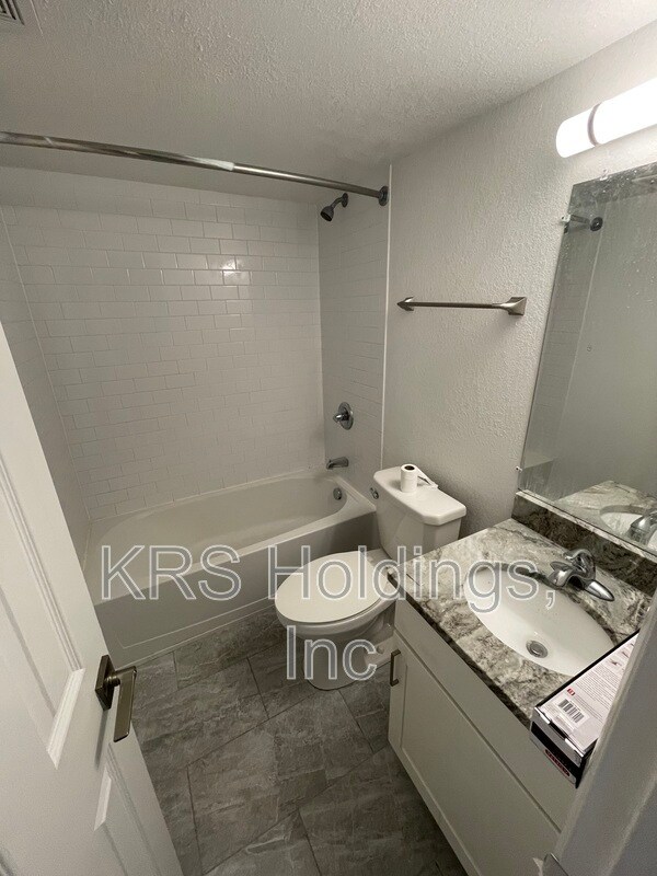 Foto del edificio - 946 W Ocean View Ave