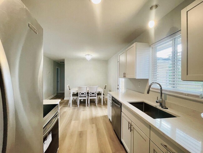 Foto del edificio - 2547 Empire Dr