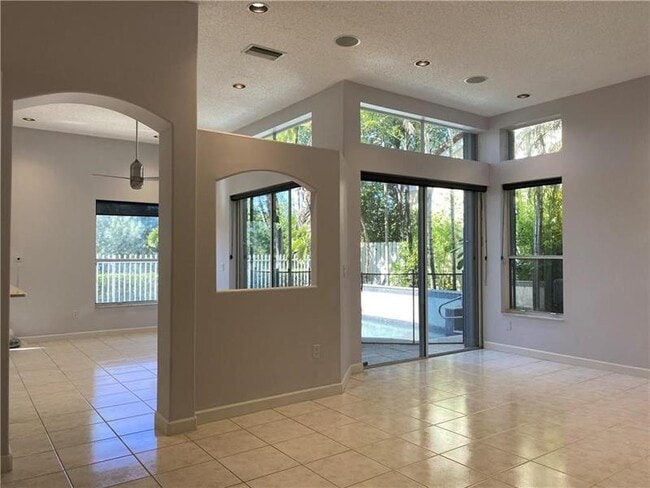 Foto del edificio - 1940 Sweetbay Way