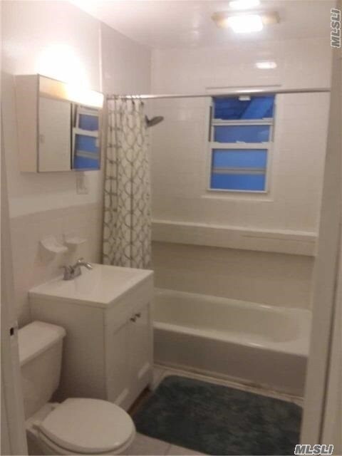 Foto del edificio - 106-28 Ditmars Blvd