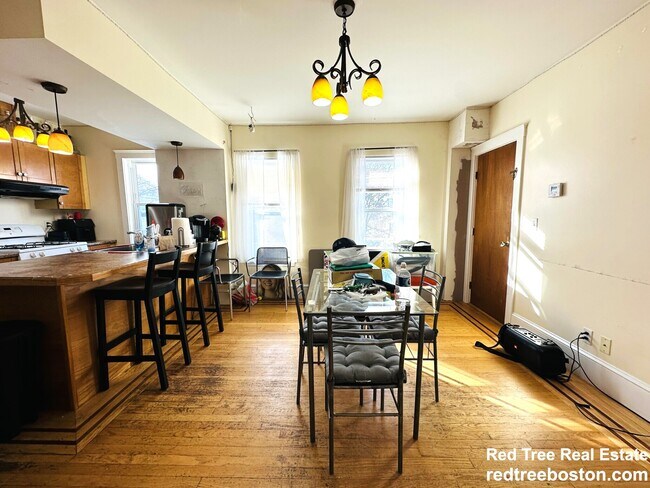 Building Photo - 28R Cherry St