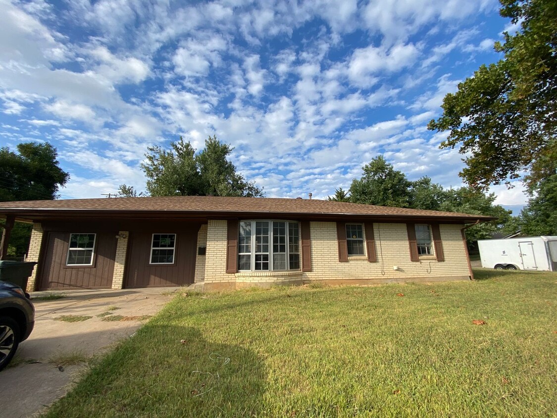 Primary Photo - Spacious 5/1 Home in Midwest City! **DEPOS...