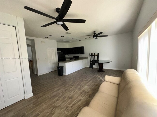 Foto del edificio - 4908 SW 141st Ave