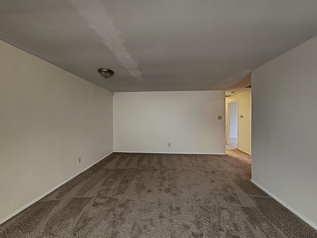 Building Photo - 7104 Grandview Dr