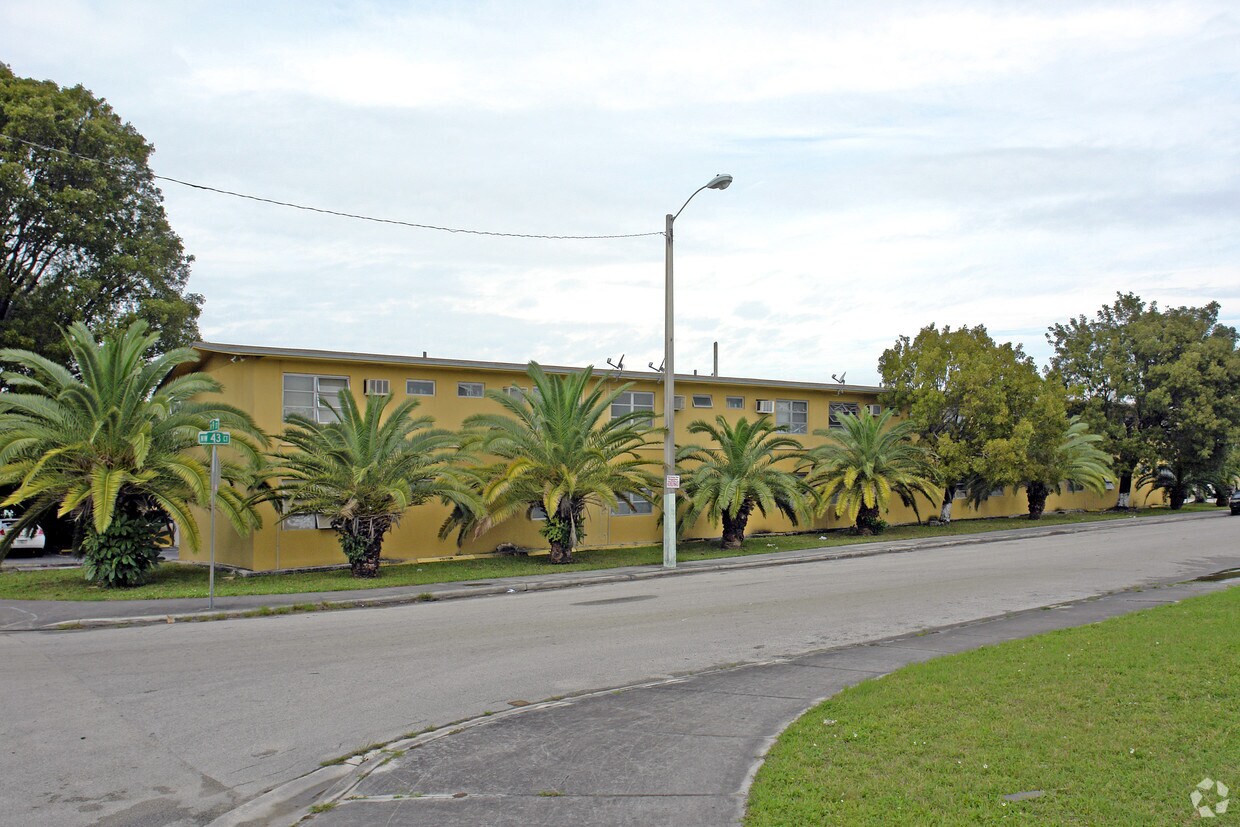 4361 NW 9th St. - 4361 NW 9th St