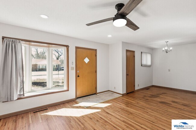 Building Photo - 3 bedroom 1 bath home in Haysville