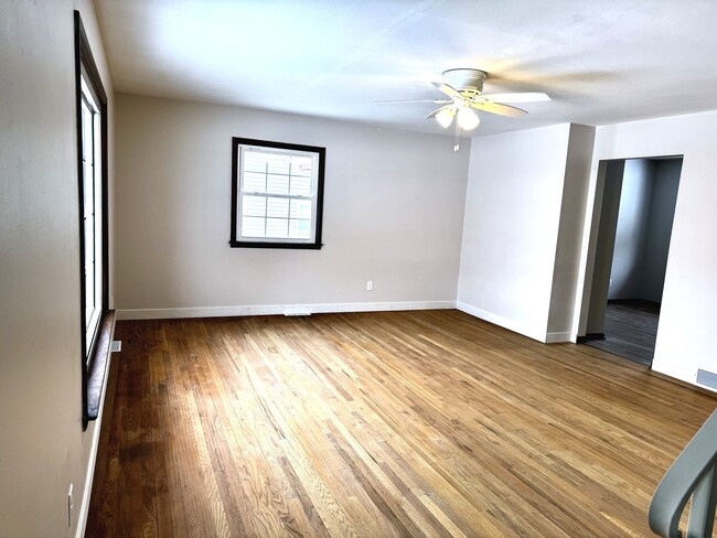 Building Photo - 3111 Sunnyside Dr