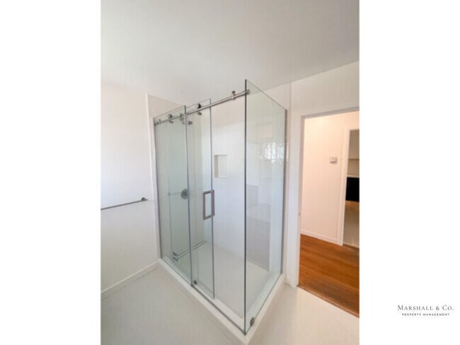Foto del edificio - Walk 1 Block To Downtown! REMODELED 2BR/1B...