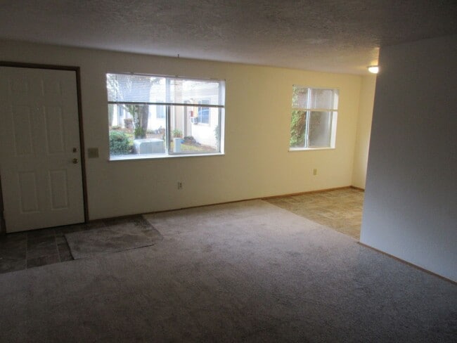 Building Photo - Quiet Two Bedroom Apartment in Keizer