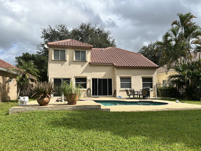 Building Photo - 9481 Oak Grove Cir