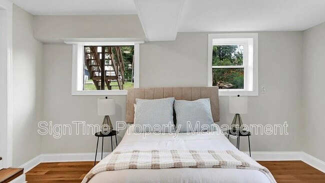 Foto del edificio - 12 S Main St