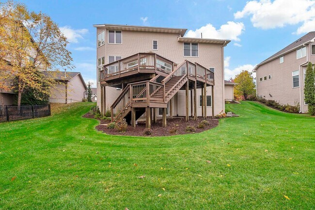 Building Photo - Stunning 4 Bedroom Luxury Rental in Eden P...