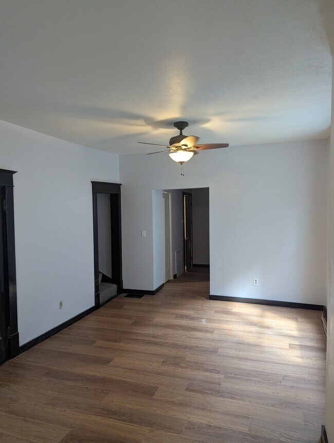 Foto del edificio - 217 1st St W