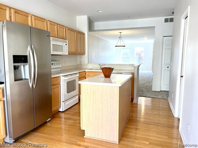 Foto del edificio - 3111 Camden Dr