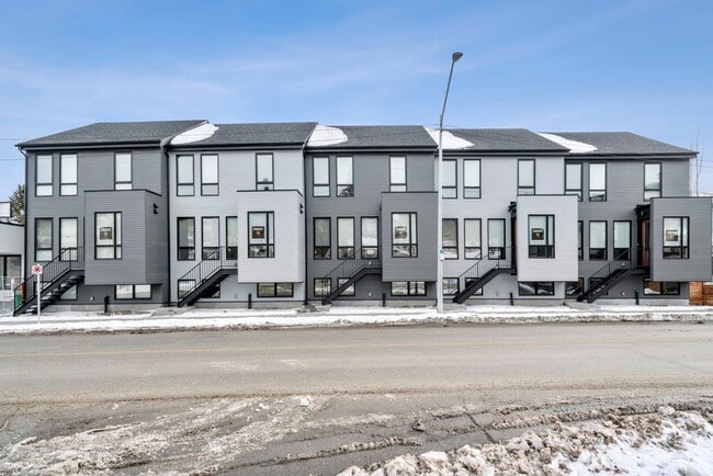 Building Photo - 8 8 St SE