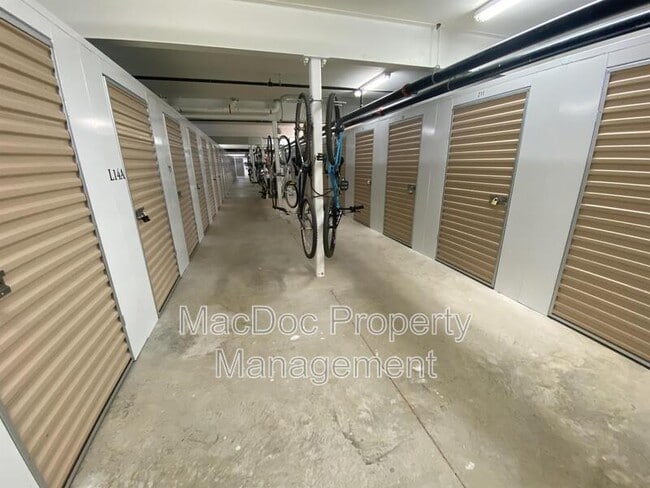 Building Photo - 621 Cobblestone Blvd