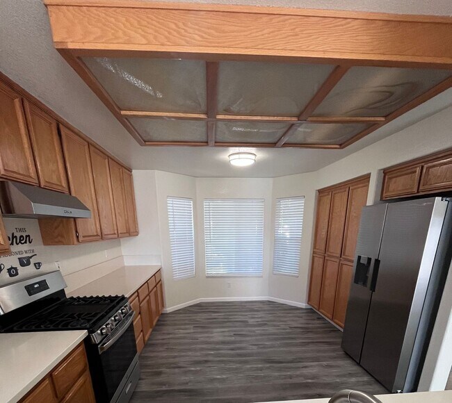Foto del edificio - NICE UPDATED HOME IN ELK GROVE!!
