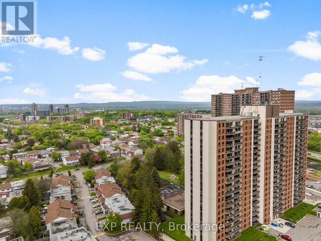 Photo du bâtiment - 665-1665 Bathgate Dr