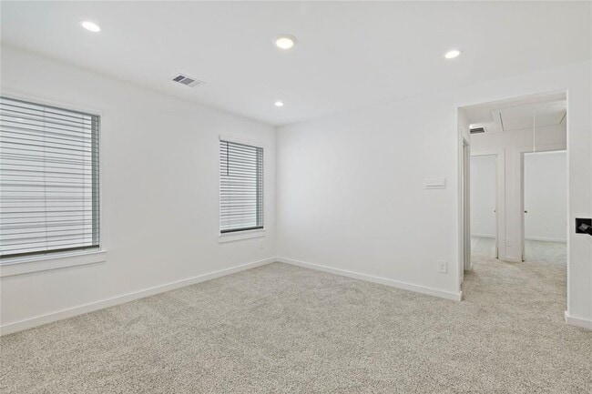 Building Photo - 2922 Crown Gate Dr