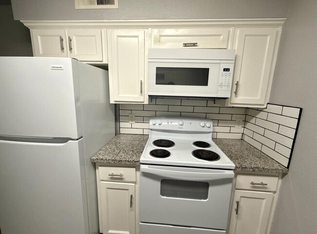 Foto del edificio - 5181 E Hedges Ave