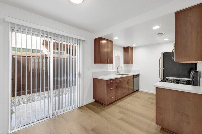 Foto del edificio - 212 W Grand Ave