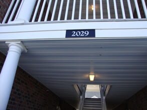 Building Photo - 2065 Silvercrest Dr