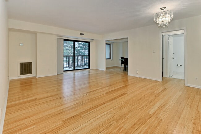 Building Photo - 3800 Powell Ln