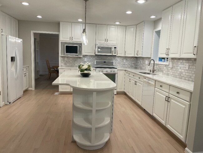 Foto del edificio - 2510 Heatherwood Ct
