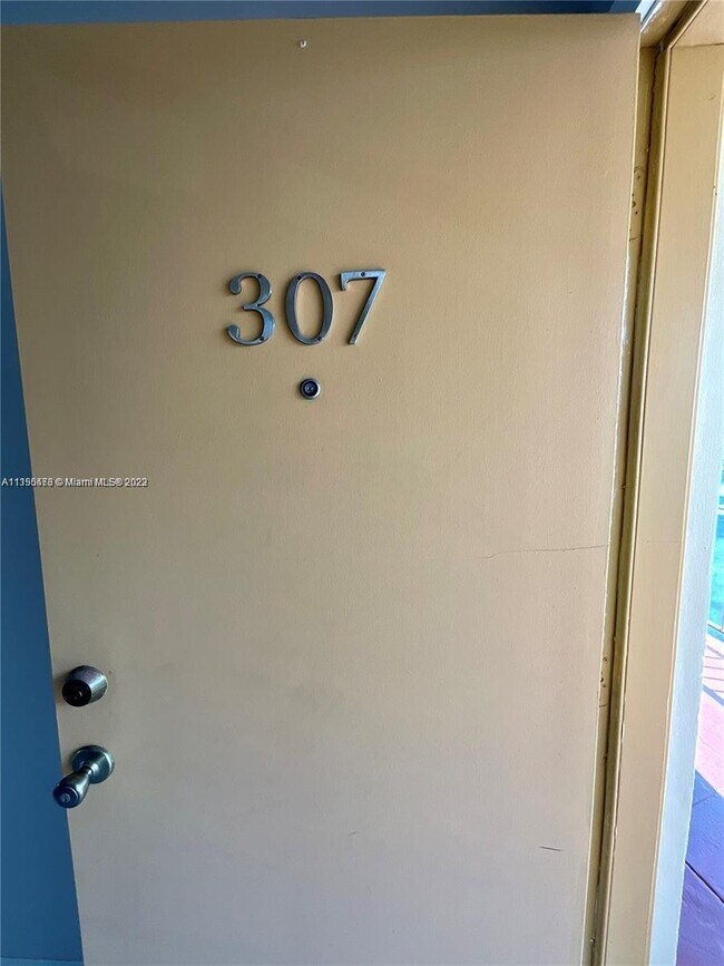 Foto del edificio - 8897 Fontainebleau Blvd
