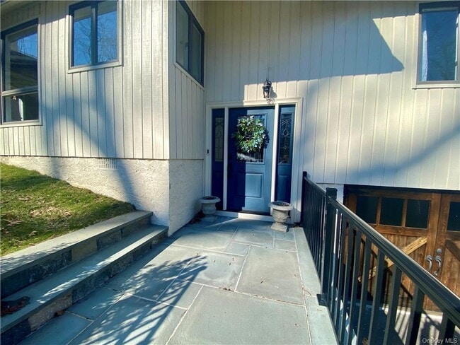 Building Photo - 16a Highclere Ln