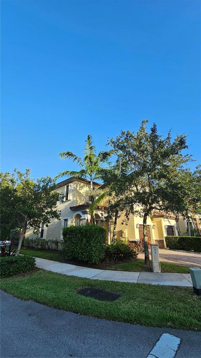 Building Photo - 8785 NW 116th Ct