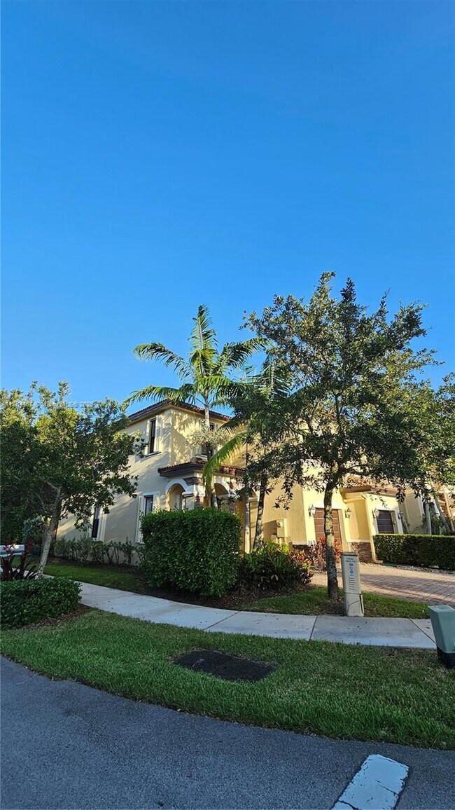 Foto del edificio - 8785 NW 116th Ct