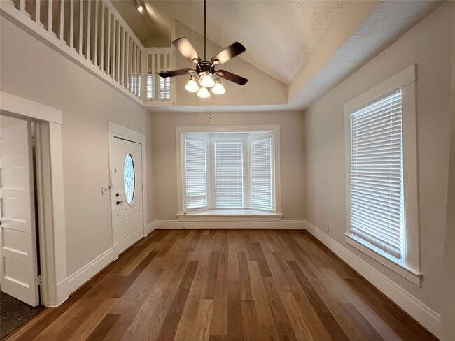 Building Photo - 421 E Myrtle St