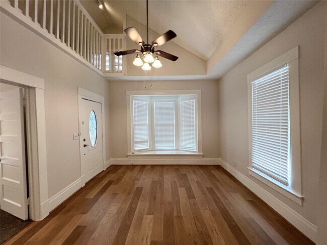 Foto del edificio - 421 E Myrtle St