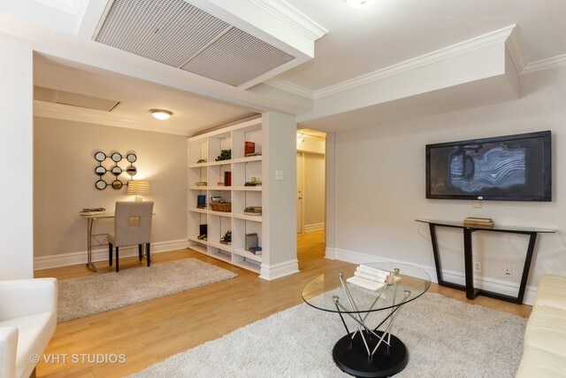 Foto del edificio - 836 W Lakeside Pl
