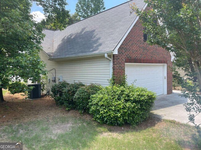 Building Photo - 3028 Express Ln NE