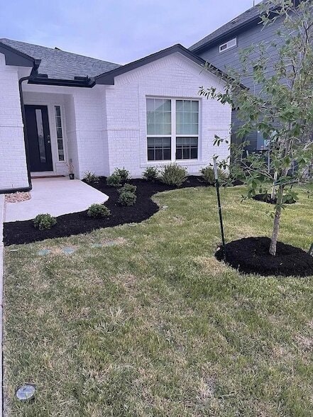 Building Photo - 17205 Adoro Dr