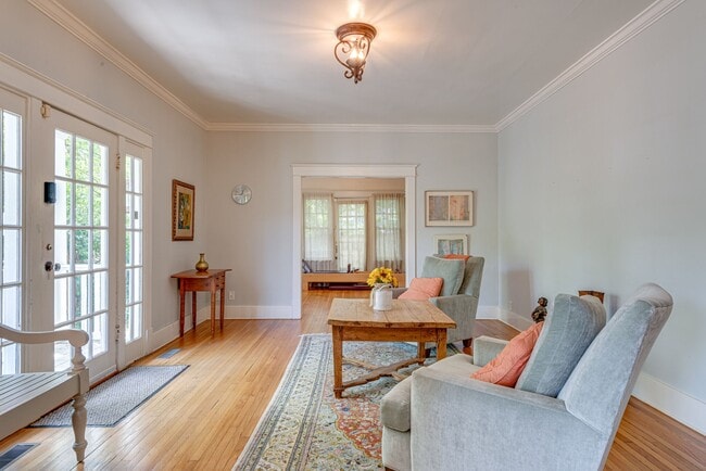 Building Photo - 2522 Ashwood Ave