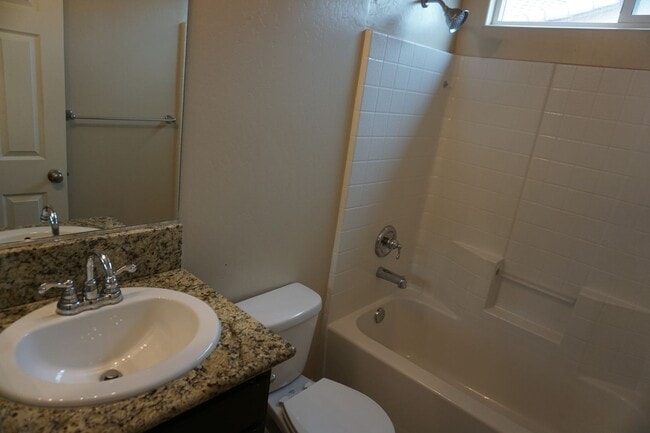 Building Photo - Beautiful Home Located in the Southwest!
