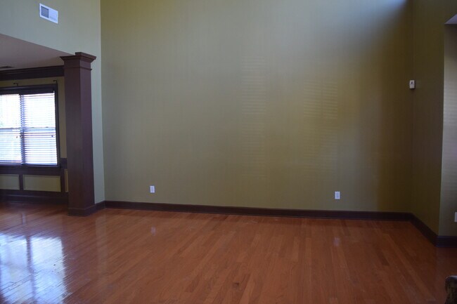 Building Photo - 605 Stillhouse Ln