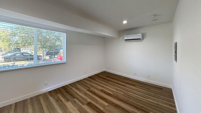 Foto del edificio - 3630 Midvale Ave