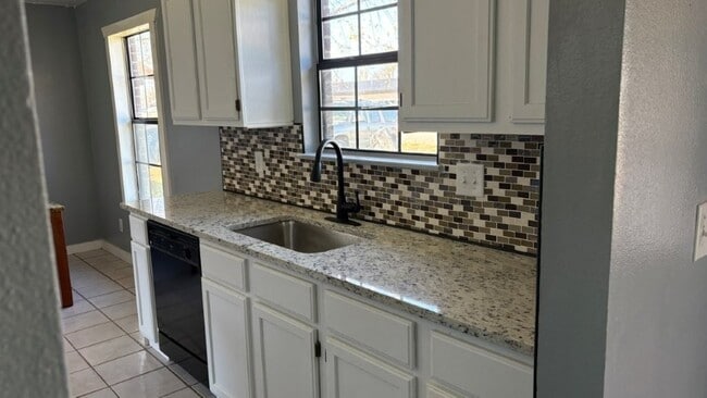 Foto del edificio - 619 E 1st St