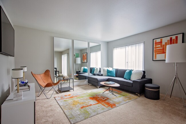 Clermont Apartments | Living Room - Clermont