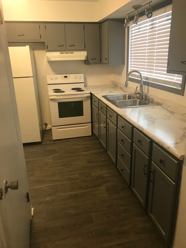 Kitchen - 612 Pierce St